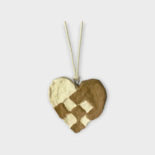XO Handcraft - Ophæng - Flettet julehjerte - Brunt/hvidt