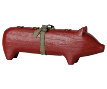 FORUDBESTILLING - Maileg - Lysestage - Advent - Træ - Gris - Rød - Stor