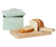 Miniature brødboks med tilbehør
